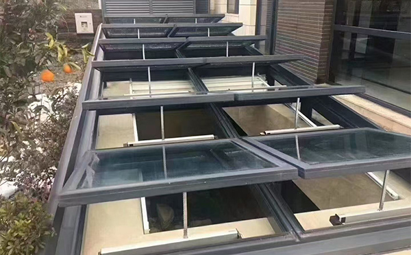 某轨道交通车辆维修车间治多排烟窗应用