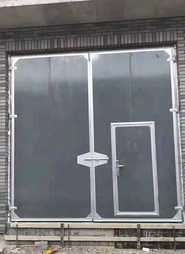 治多工业平开门在大型设备制造车间的应用实例