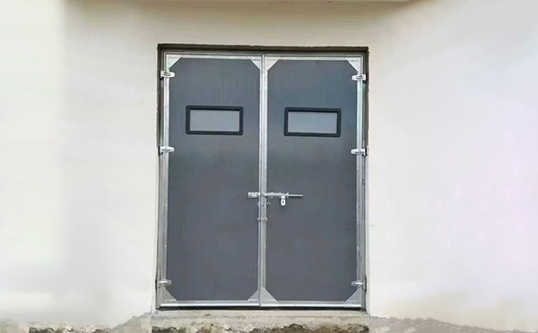 治多工业门在高温作业区域的运行表现